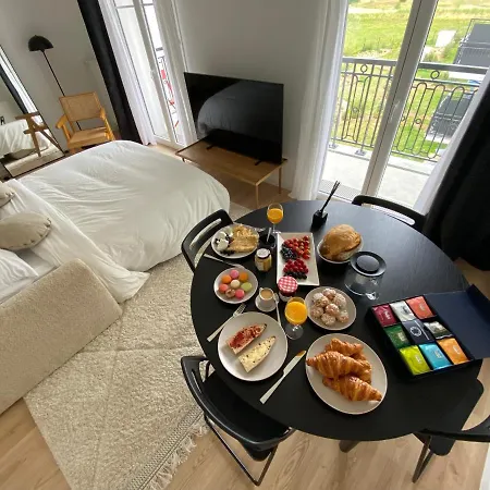 Disneyland Minimalist Lifestyle - 5 Pax Apartment